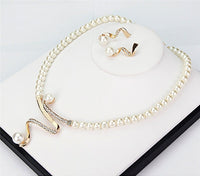 Gouden parelsieradenset met ketting en oorbellen