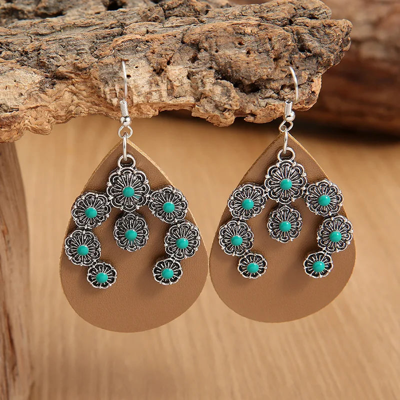 Western bruine leren oorbellen met turquoise bloemen