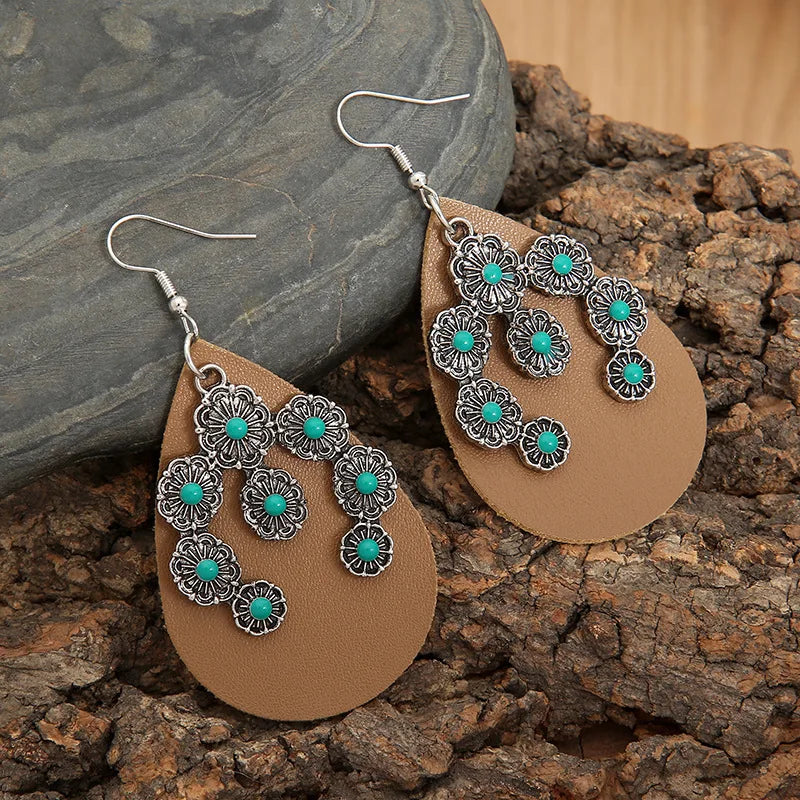 Western bruine leren oorbellen met turquoise bloemen