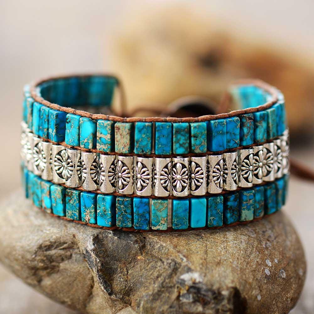 Boho leren armband met turquoise tegels en bloemband