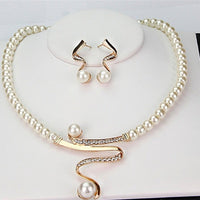 Gouden parelsieradenset met ketting en oorbellen
