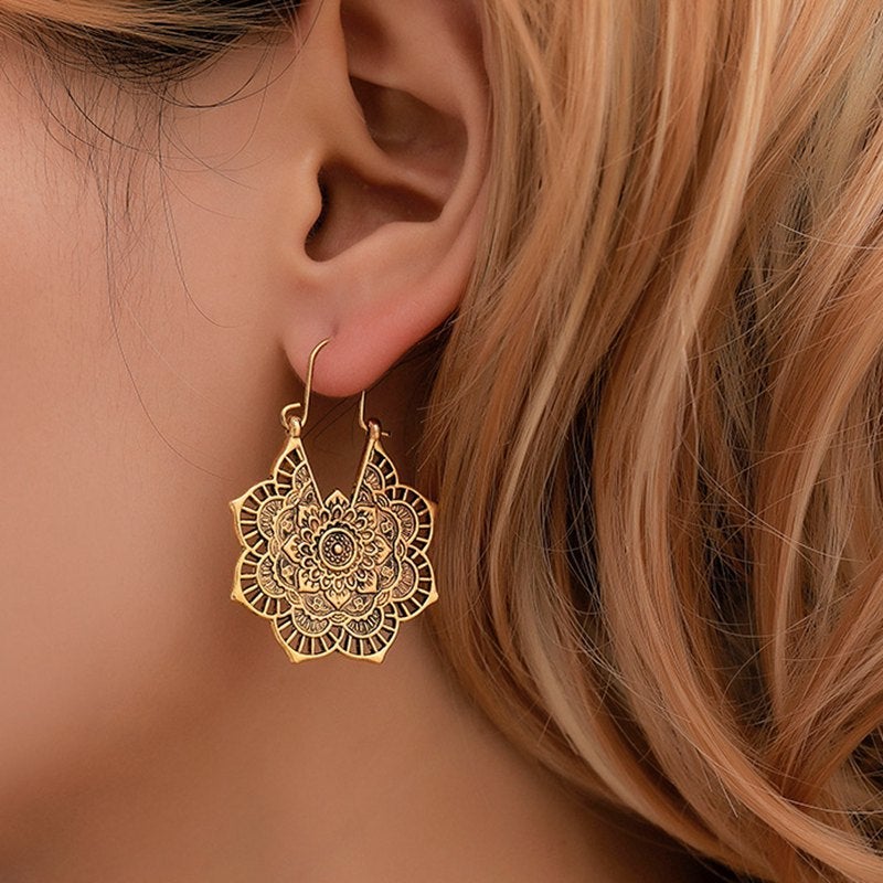 Gouden bohemian mandala bloemenoorbellen