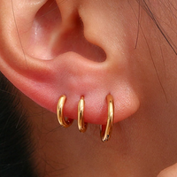 Gouden minimalistische huggie oorbellen