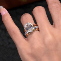 Gouden ringenset met ovale zirkonia en kroontje van steentjes