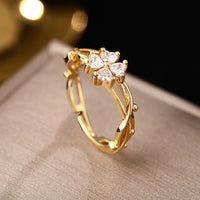 Gouden ring met klavertjevier van witte zirkonia