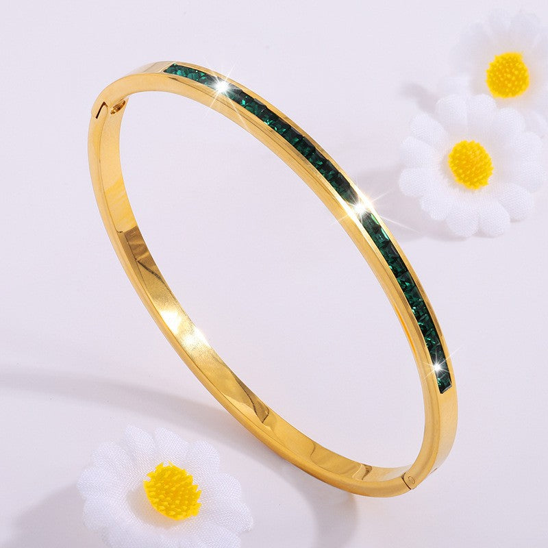 Gouden armband met groene edelstenen