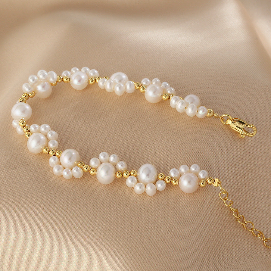 Gouden armband met parelclusters en hangbedeltje