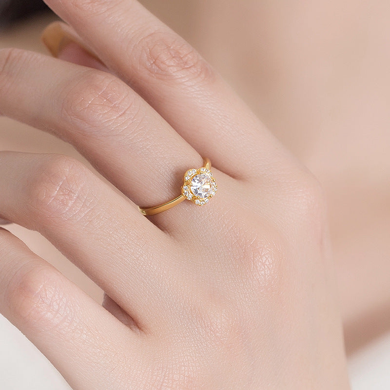 Gouden bloemring met sprankelende zirconia