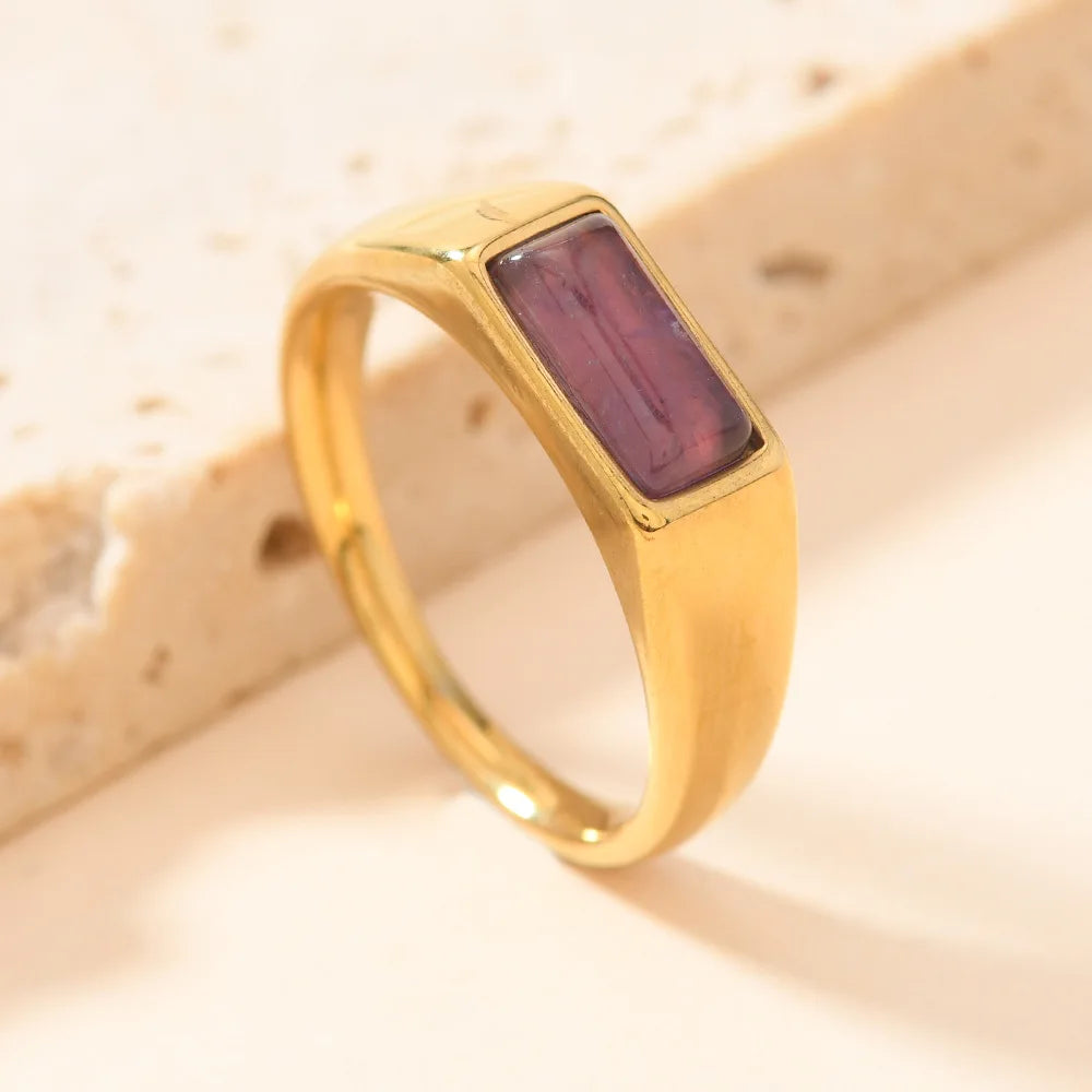 Gouden ringenset met kleurrijke edelstenen