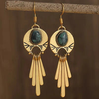 Gouden boho oorbellen met groene steen en franjes