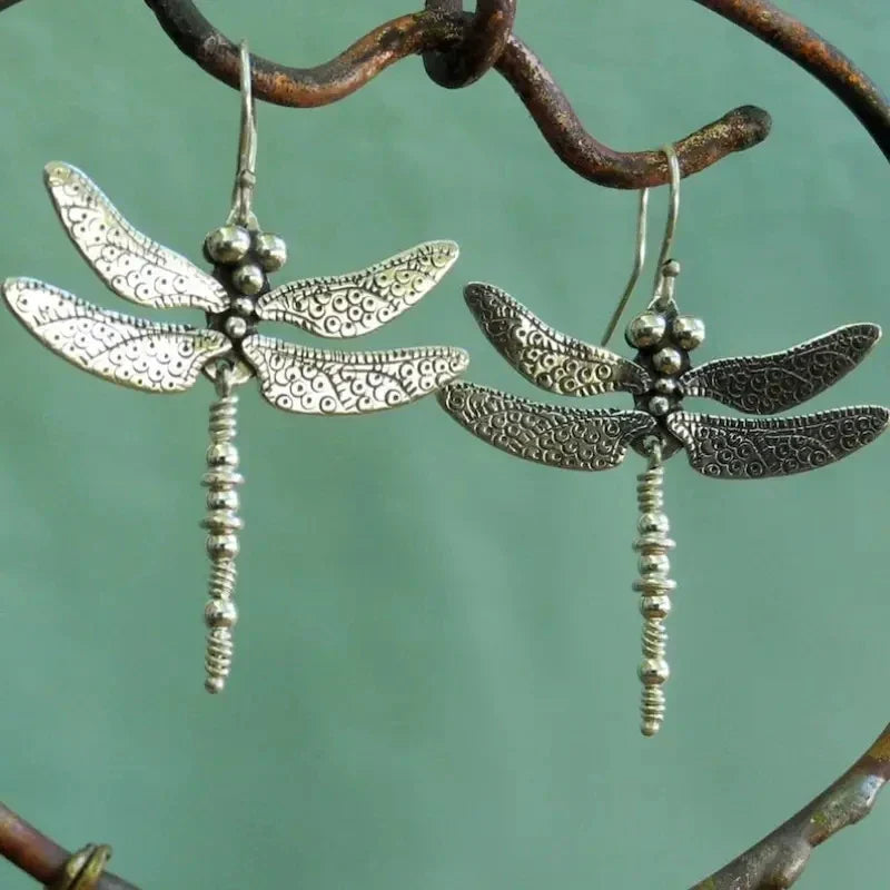 Zilveren bohemian oorbellen met libelle