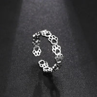 Zilveren ring met hondenpootjes
