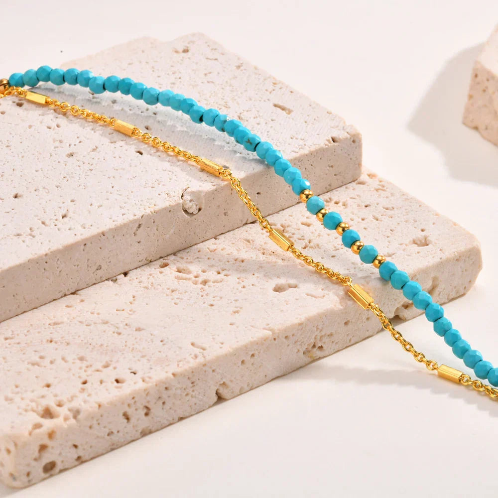 Gouden armband met turquoise kralen