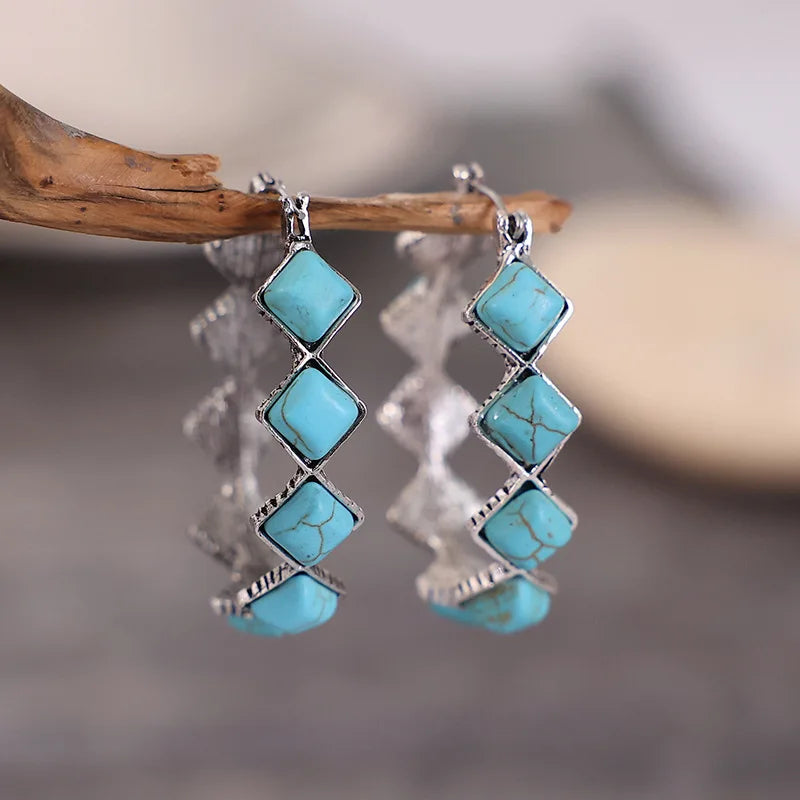 Zilveren oorbellen met turquoise kralen en kristal