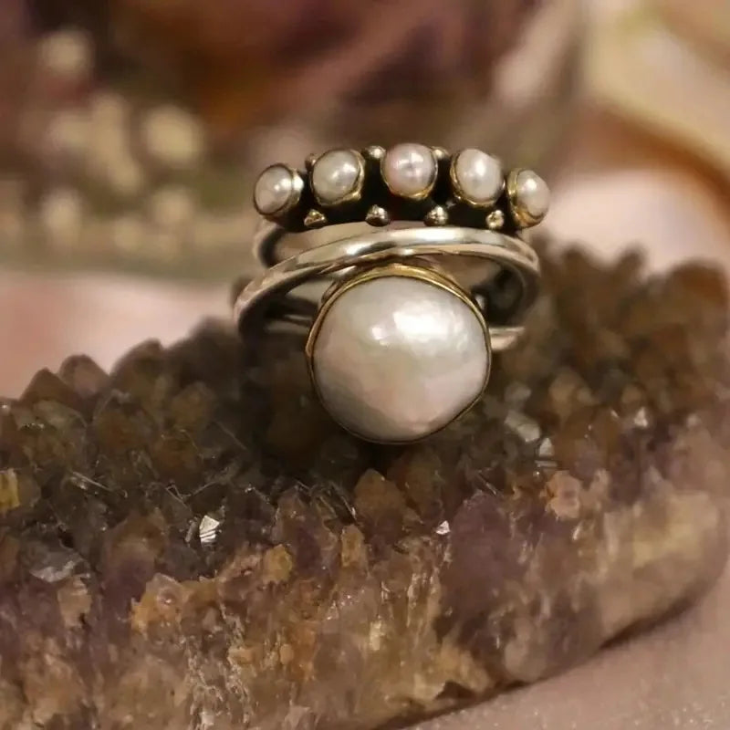 Zilveren ring met parel en parelkroon