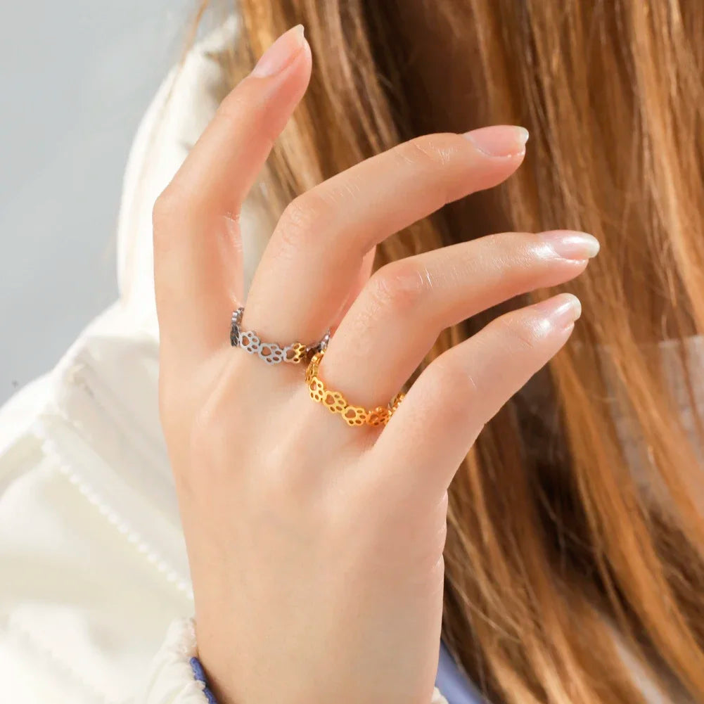 Zilveren ring met hondenpootjes