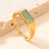 Gouden ringenset met kleurrijke edelstenen