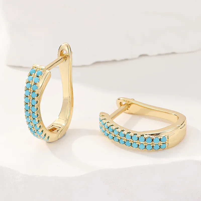 Gouden huggie-oorbellen met turquoise pavé