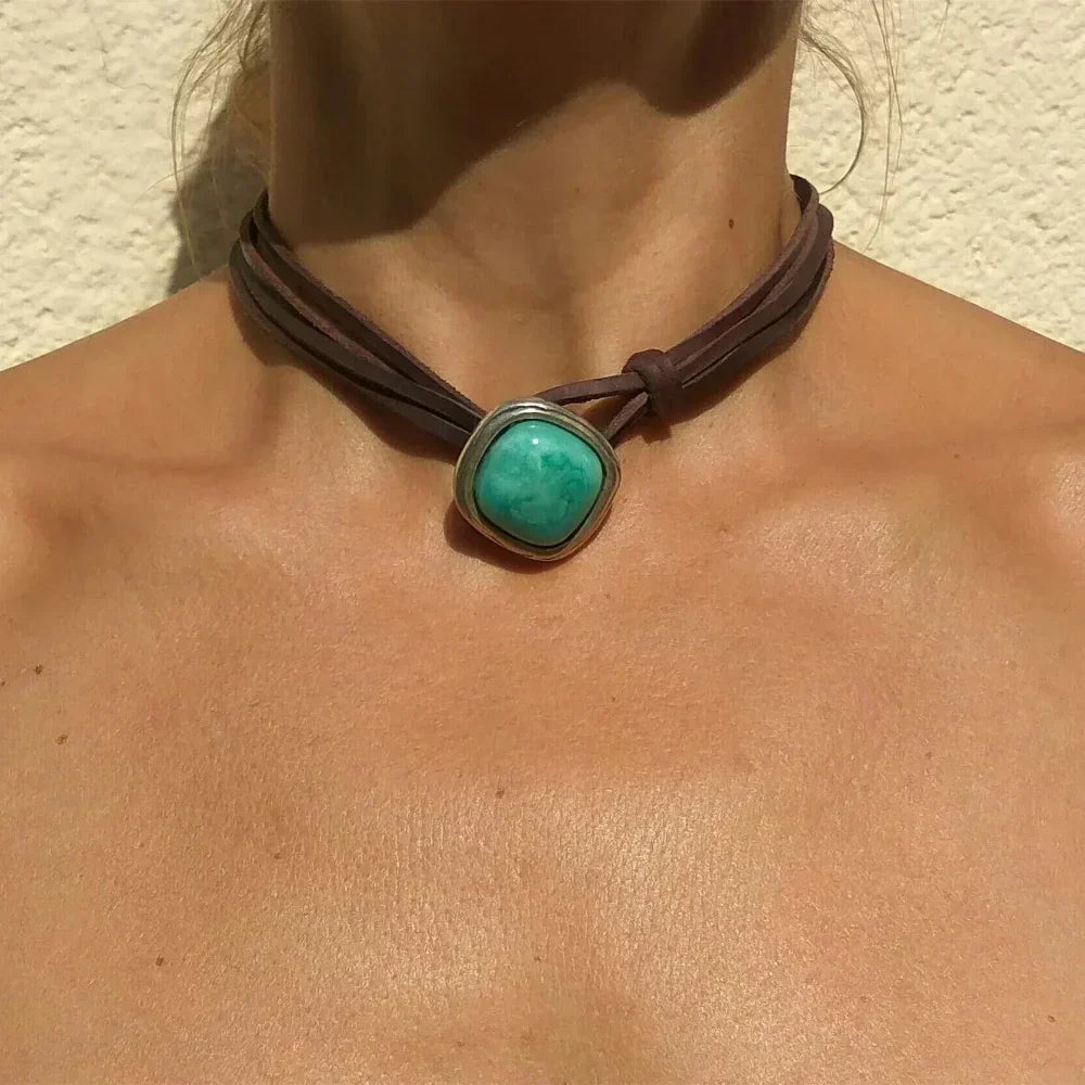 Bohemian wikkelketting met turquoise edelsteen