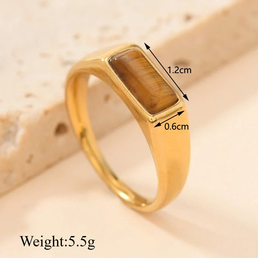 Gouden ringenset met kleurrijke edelstenen