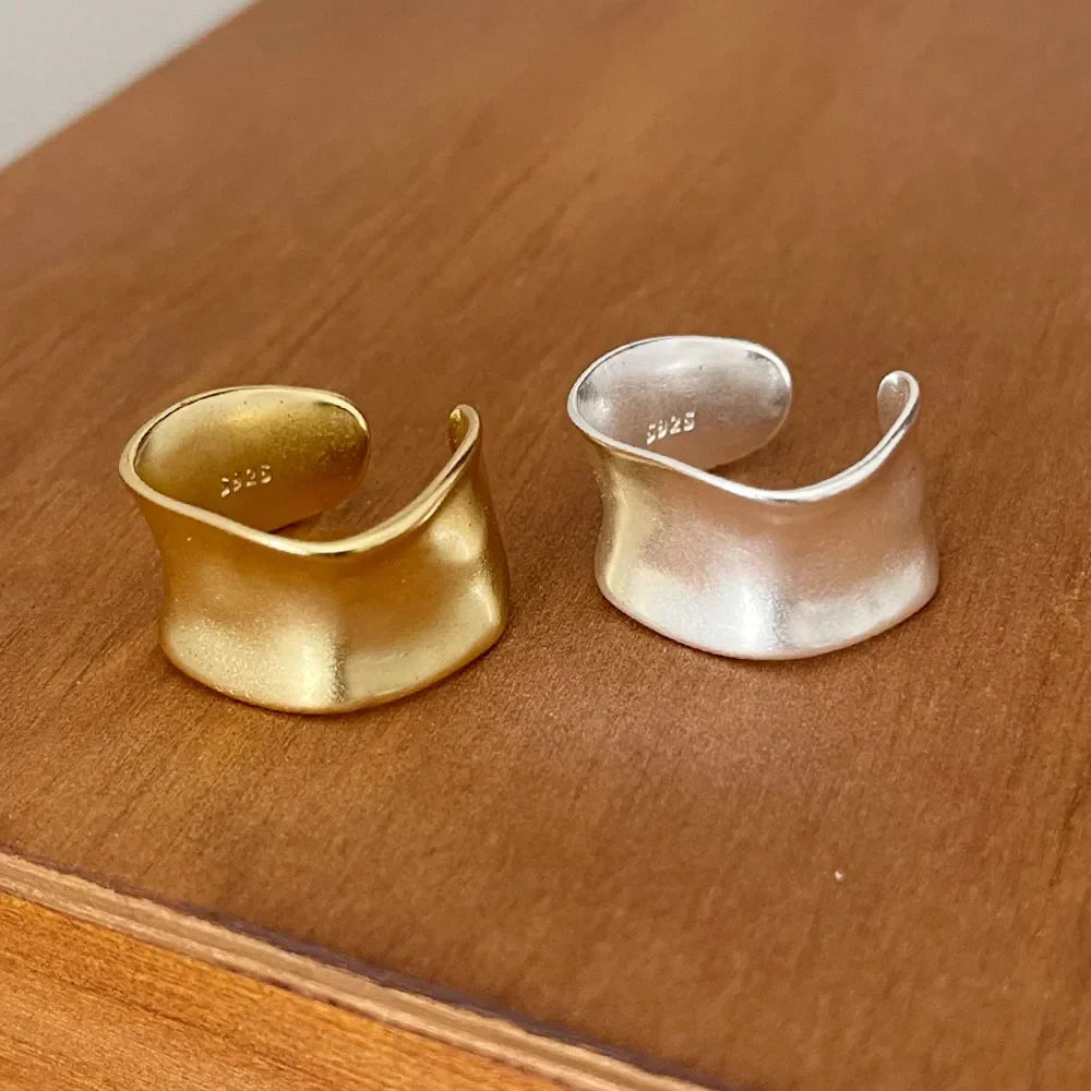 Zilveren brede verstelbare ring met golvend ontwerp