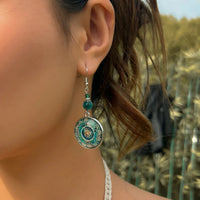 Bohemian oorbellen met mandala glasschijf en groene kralen