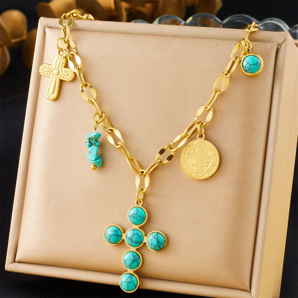 Gouden bedelketting met turquoise kruis