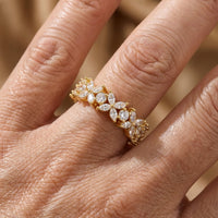 Gouden eternity ring met marquise zirkonia bloemen