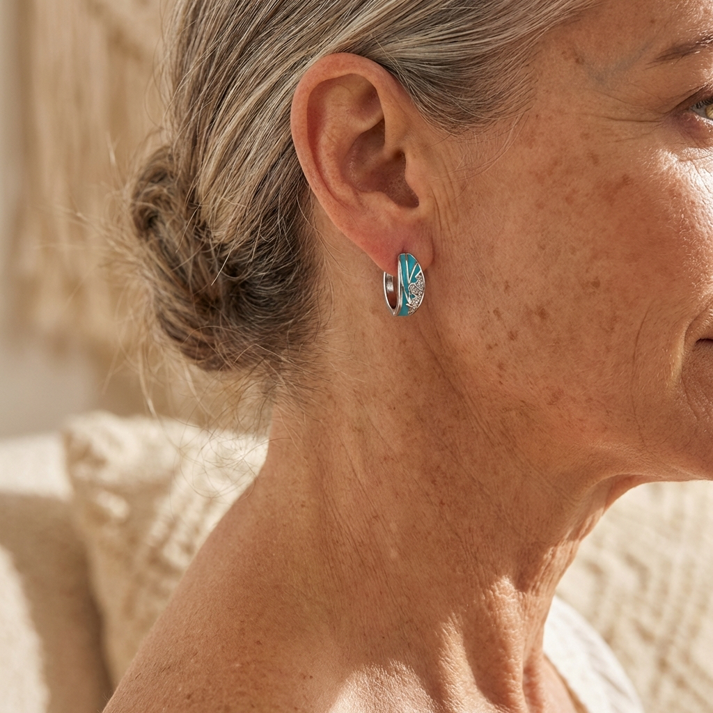 Zilveren oorbellen met turquoise emaille zonsopgangmotief
