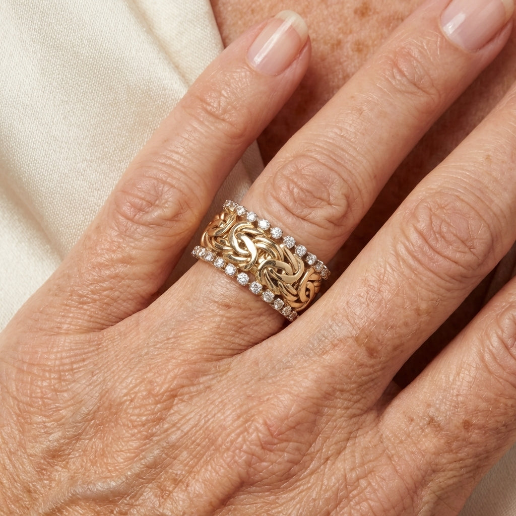 Gouden byzantijnse bandring met zirkonia randen