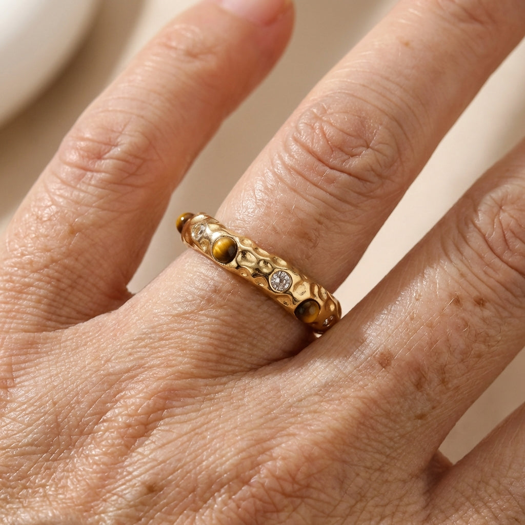 Gouden ring met tijgeroog en zirkonia