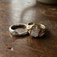 Goud-zilveren ring met rechthoekige zirkonia
