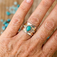 Zilveren spinner ring met druppelvormig turquoise