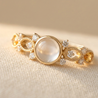 Gouden vintage ring met maansteen en diamantjes