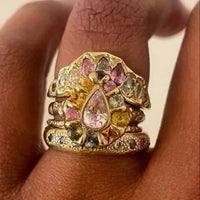 Gouden gestapelde ring met roze en kleurrijke stenen