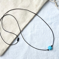 Bohemian lariat ketting van bruin koord met turkooizen kralen