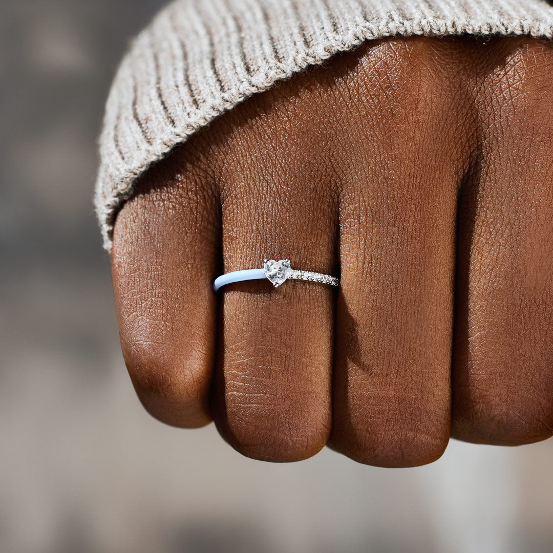 Zilveren solitaire ring met hartvormige steen