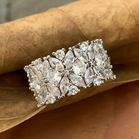 Zilveren brede ring met marquise zirkonia bloemtros