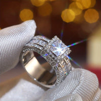 Zilveren halo ring met prinses geslepen zirkonia