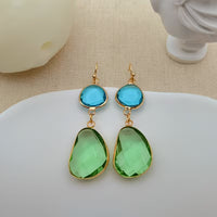 Gouden oorbellen met turquoise glitter halve maan