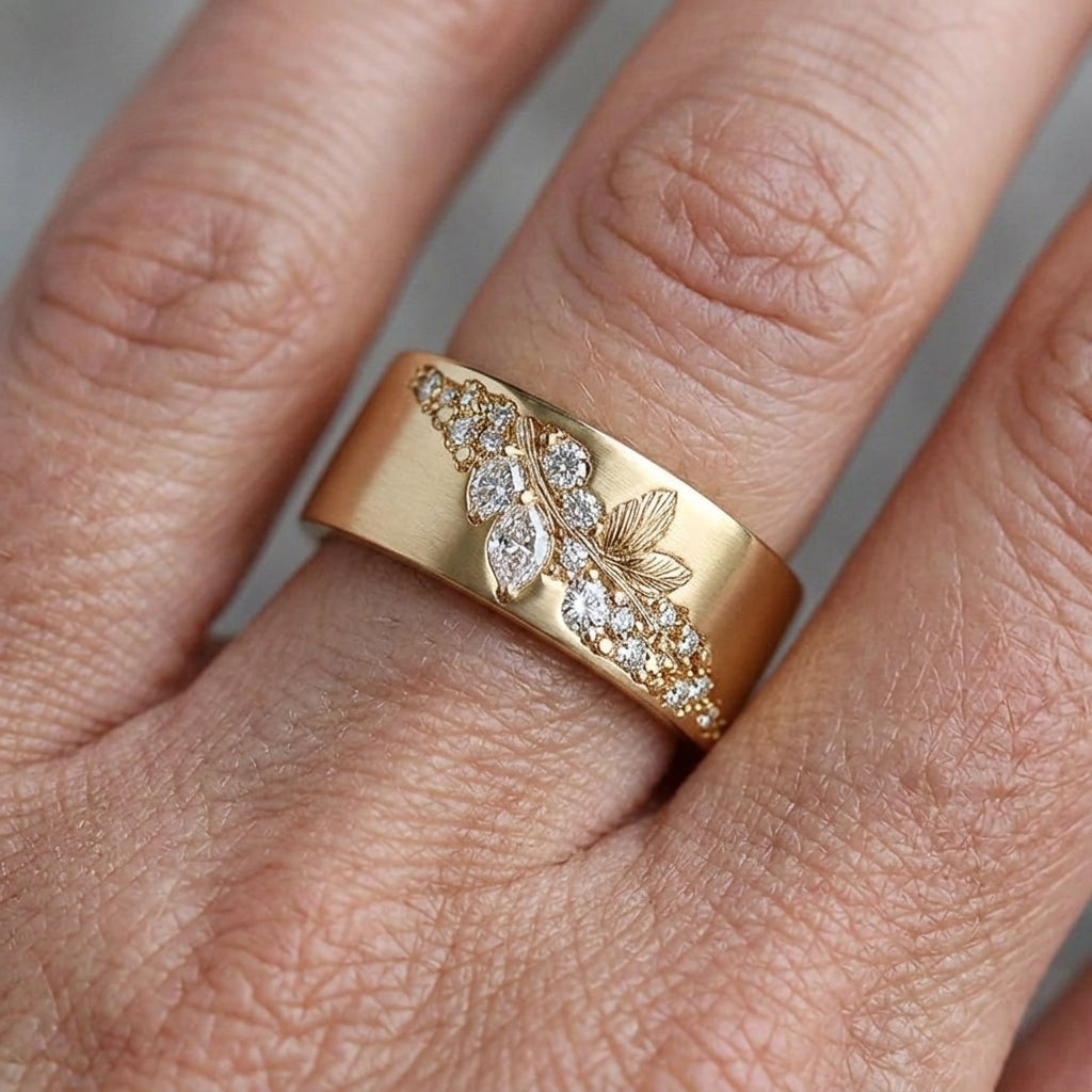 Gouden ring met blaadjesmotief en zirkonia