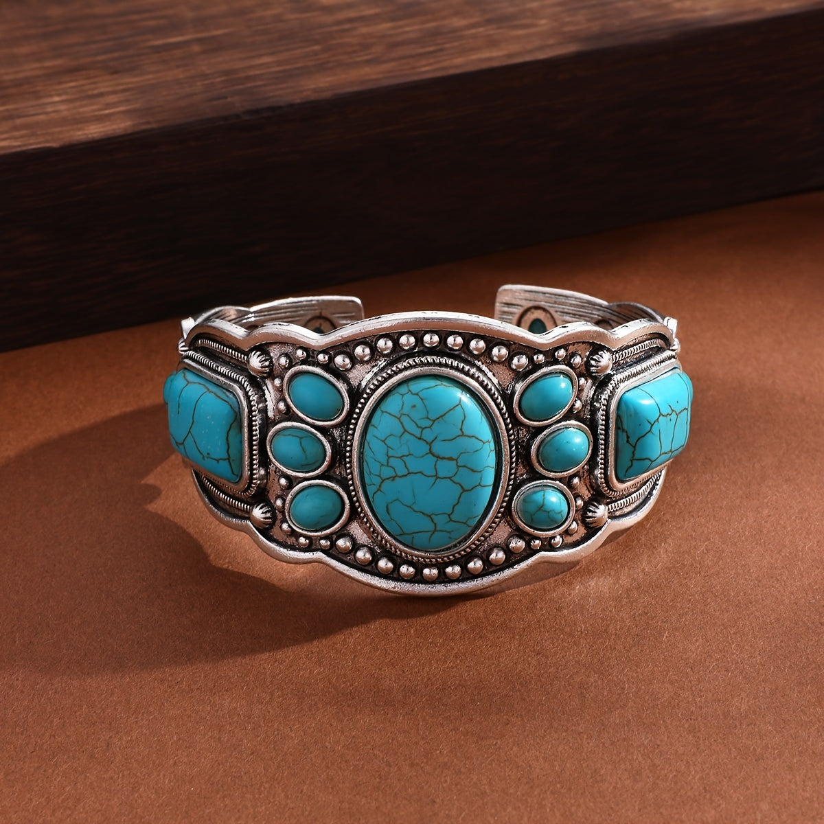 Gouden oorbellen met turquoise druppelsteen