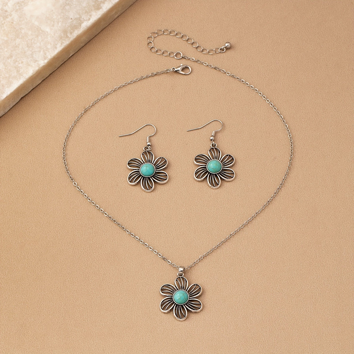 Zilveren bloemenset ketting en oorbellen met turquoise