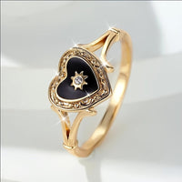 Gouden ring met zwart geëmailleerd hart en zonnetje