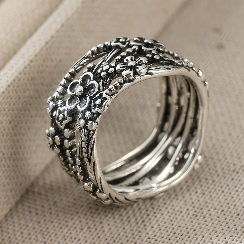 Zilveren brede ring met bloemmotief in oxidatie