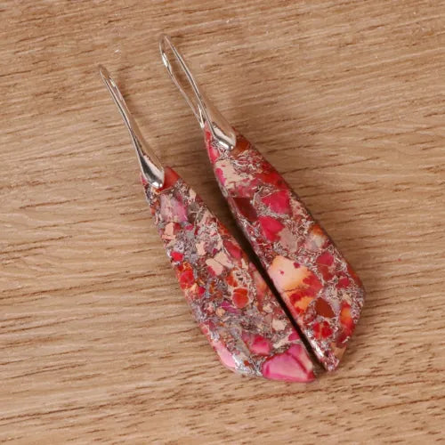 Zilveren oorbellen met roze sediment-jaspis druppel