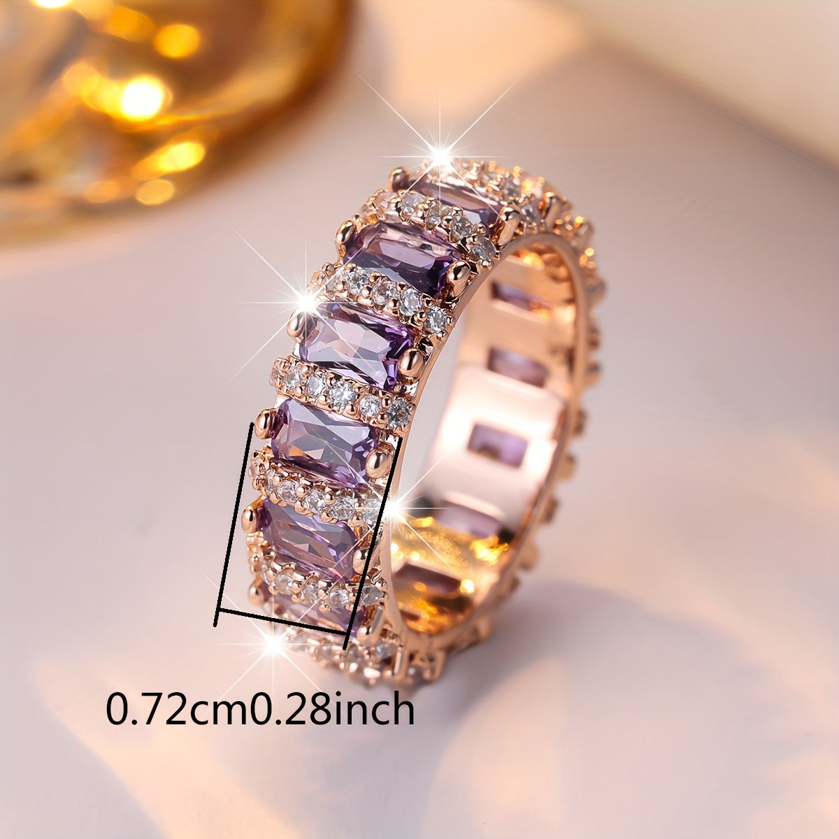 Roségouden ring met paarse baguette zirkonia rondom