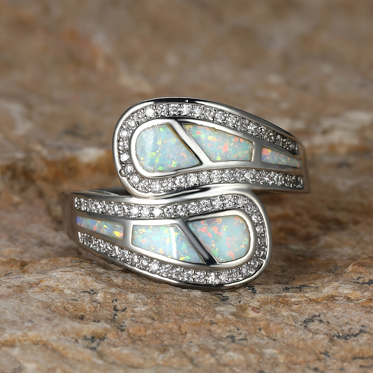 Zilveren ring met witte opaal en zirkonia