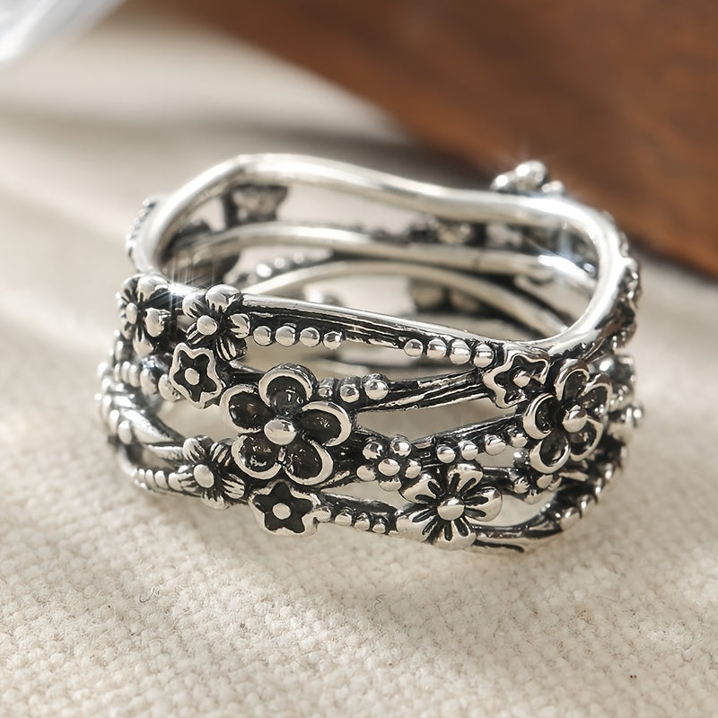 Zilveren brede ring met bloemmotief in oxidatie