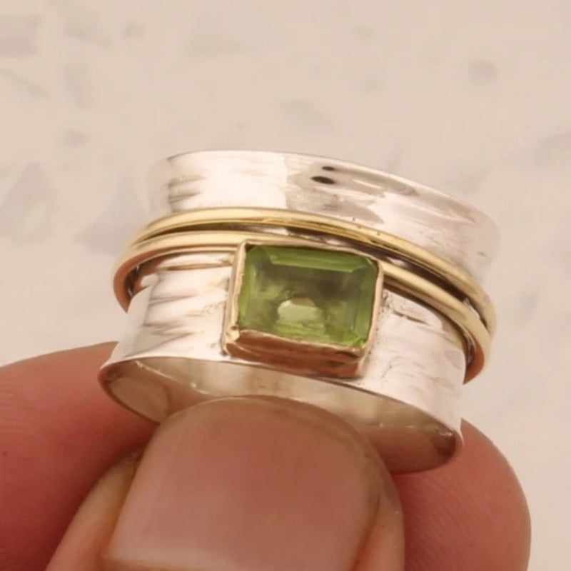 Zilveren spinner-ring met groene peridot